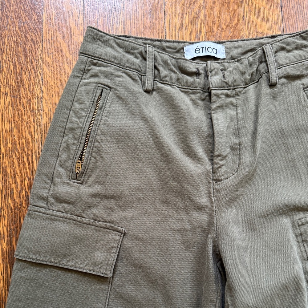 NWOT Erica Women’s Olive Cargo Pants 25